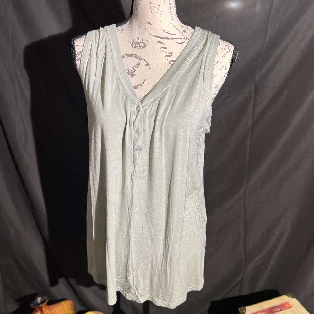 Women’s Sleeveless Tank Sz L